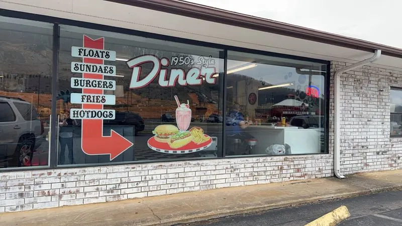 50's Diner - Pigeon Forge