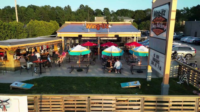 New Hampshire &ndash; Wing-Itz &ndash; Hampton