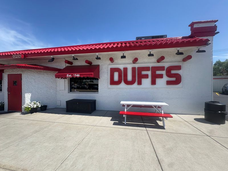 New York &ndash; Duff&rsquo;s Famous Wings &ndash; Amherst