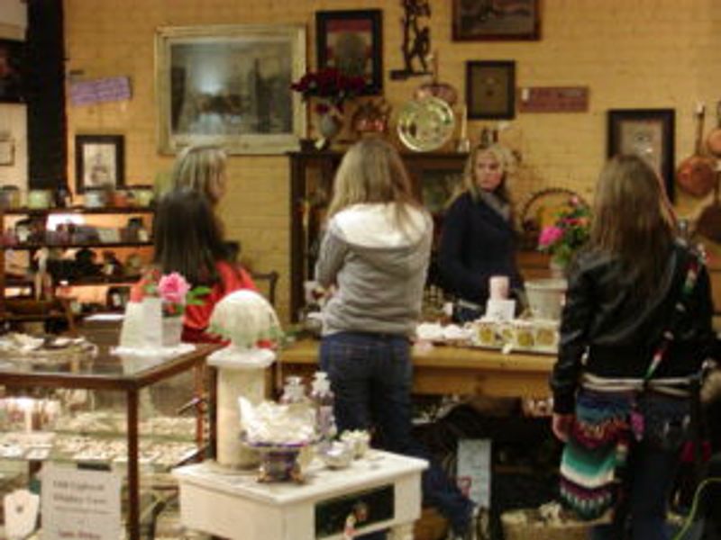 New York &mdash; Antique Warehouse (Albany, NY)