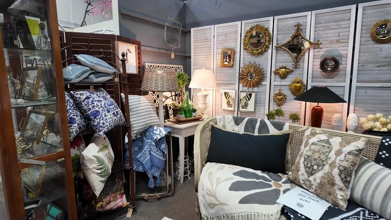 North Carolina &mdash; Sleepy Poet Antique Mall (Charlotte, NC)