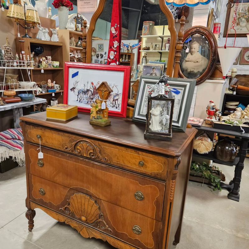 North Dakota &mdash; Fargo Antiques and Repurposed Market (The FARM) (Fargo, ND)