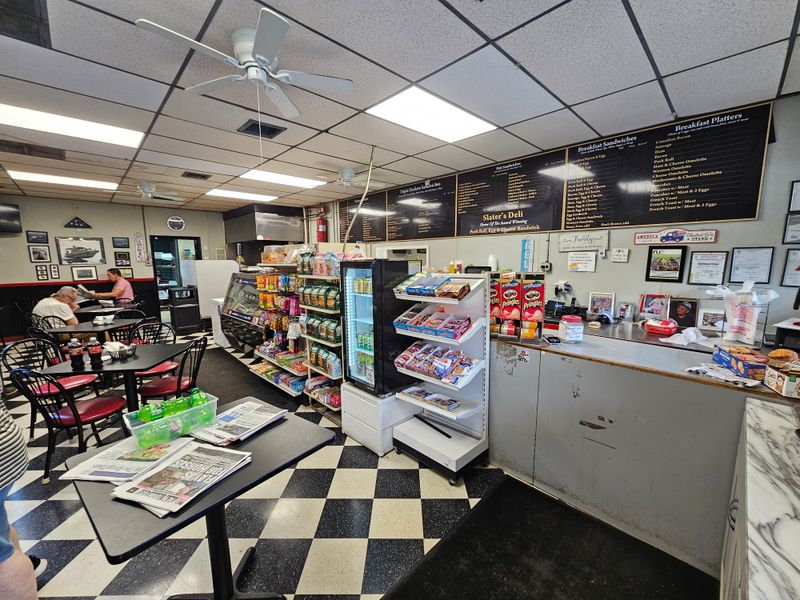 What to expect inside: vibe, service, and value