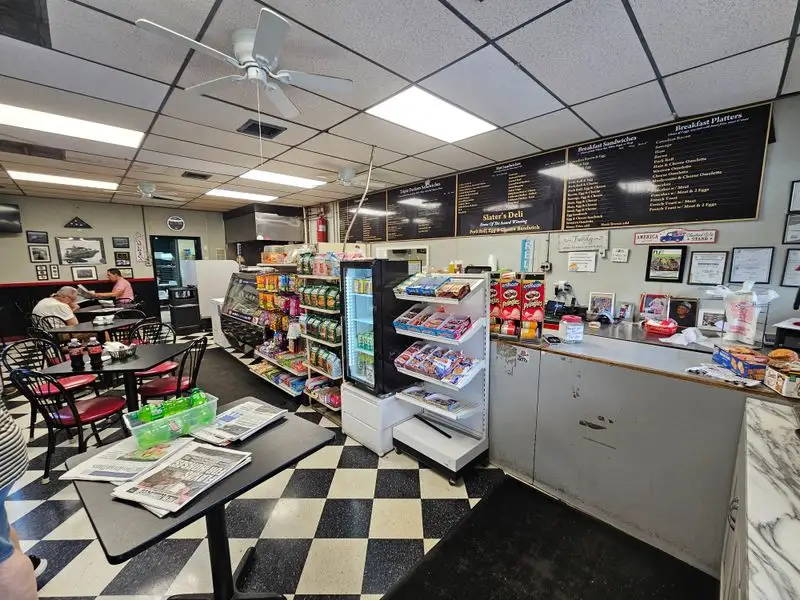 What to expect inside: vibe, service, and value