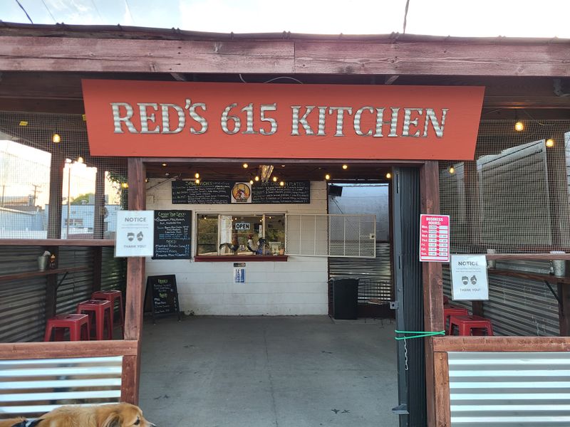 Where to Sit and How to Pace Your Meal