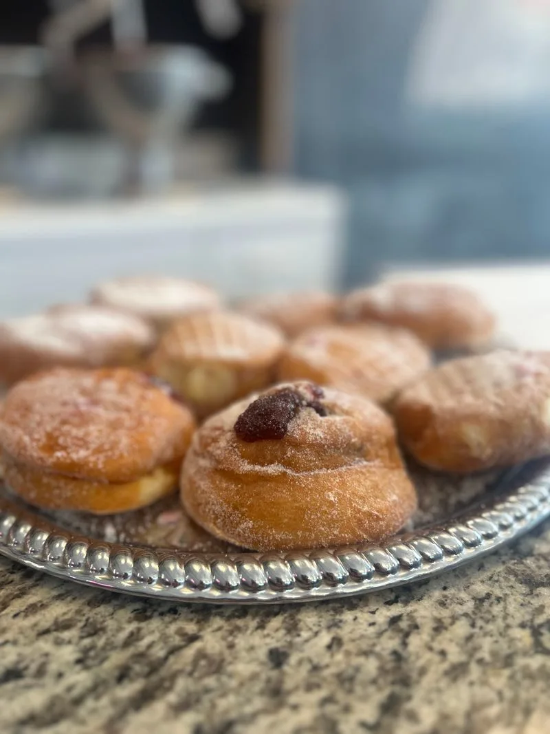 Frangelli&rsquo;s Bakery & Donuts