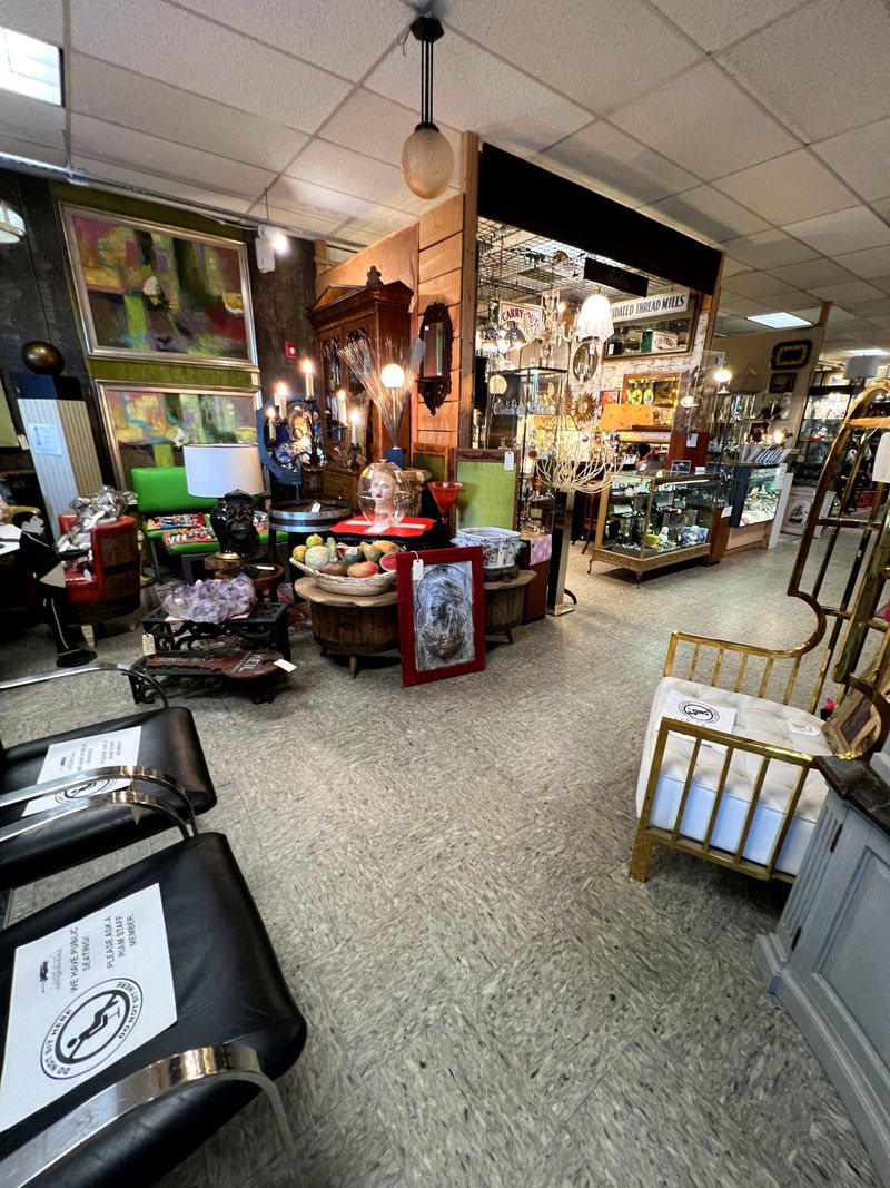 Rhode Island &mdash; Rhode Island Antiques Mall (Pawtucket, RI)