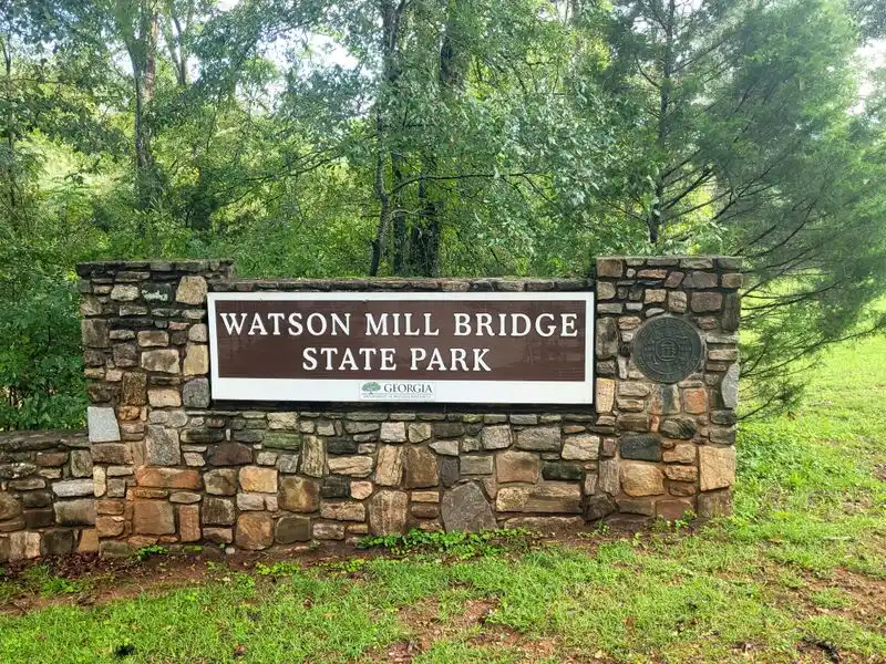 Equestrian adventures for four hooves and two feet