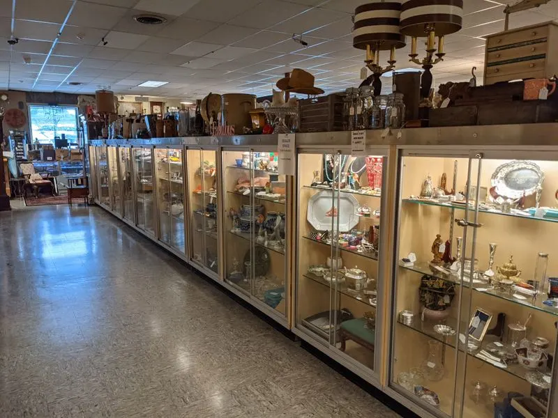 Layout Strategy: Navigating Two Floors Without Missing Gems