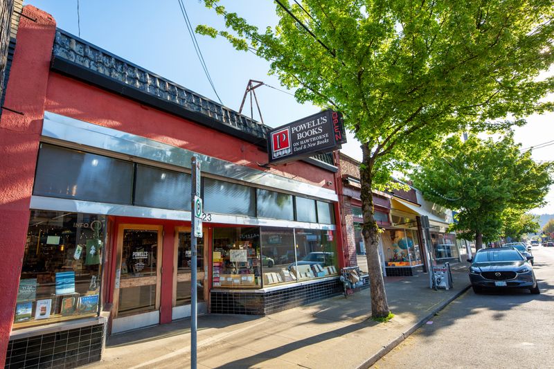 Powell's Books on Hawthorne &mdash; Portland, OR