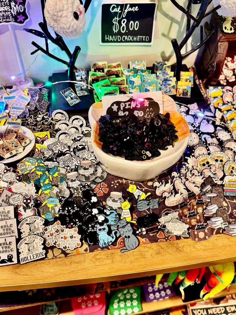Gift shop and merch for cat lovers