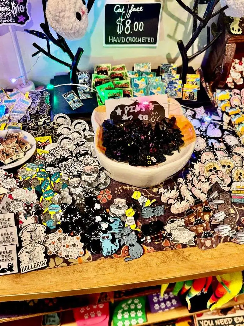 Gift shop and merch for cat lovers