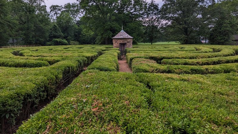 The Harmonist Labyrinth: A Symbolic Centerpiece