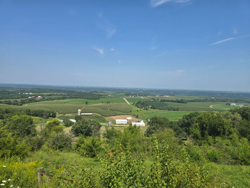 Scenic detours: the overlook and Great River Road