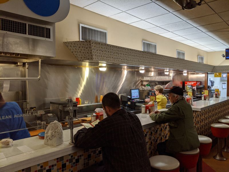 When to go: hours, wait times, and best seats