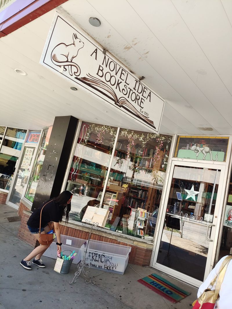 Downtown pairing: coffee, strolling, and parking tips