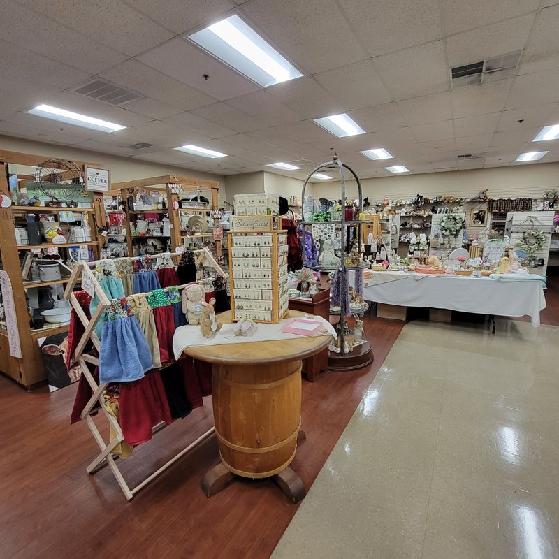 Attached market and gift shop extras