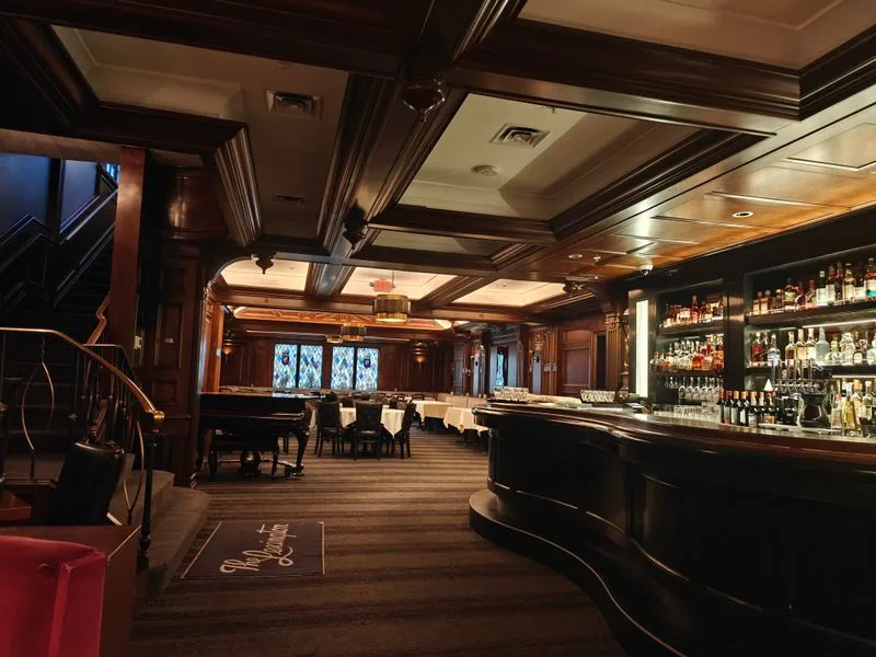 Ambiance and seating that set the tone