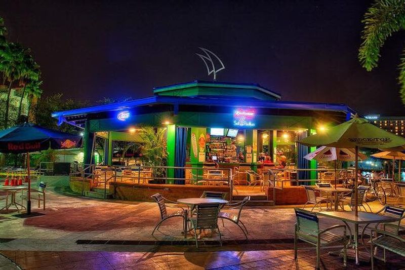 Dining and drink stops along the path