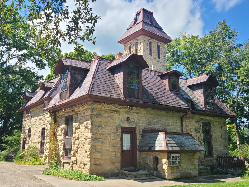 Piatt Castle Mac-A-Cheek &mdash; West Liberty, OH