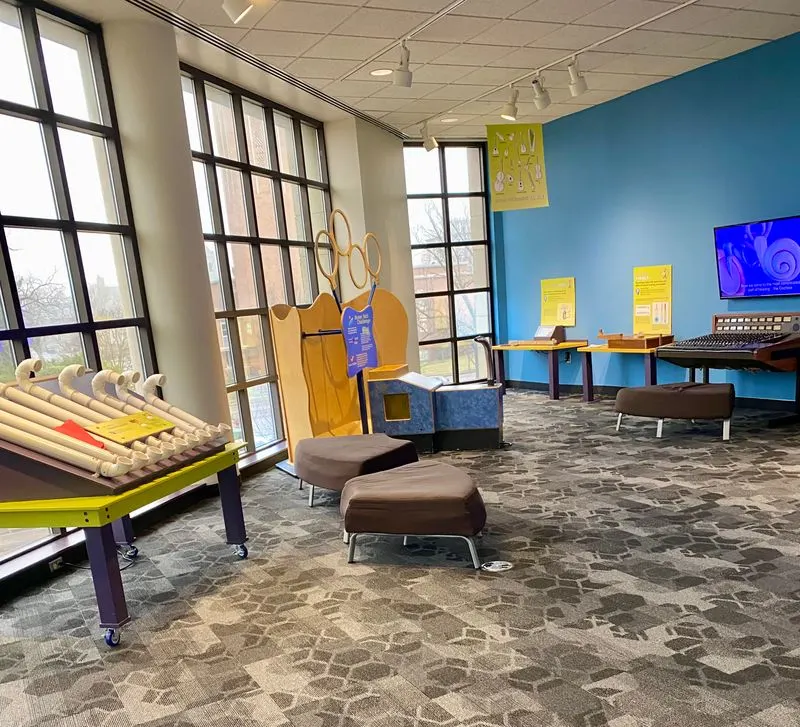 Staying longer at interactive displays