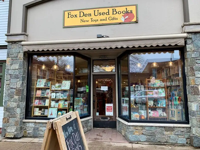 Fox Den Books (River Falls)