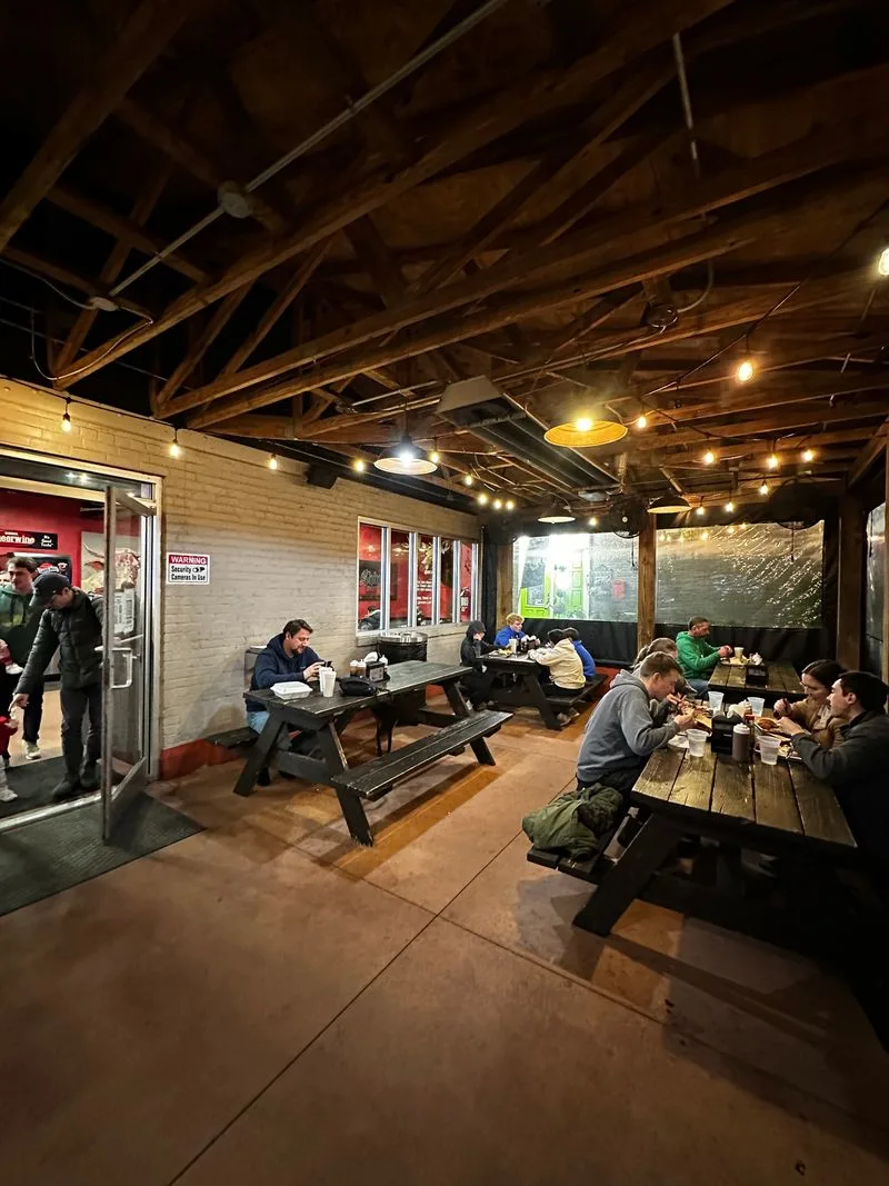 Timing your visit: hours, lines, and sellouts