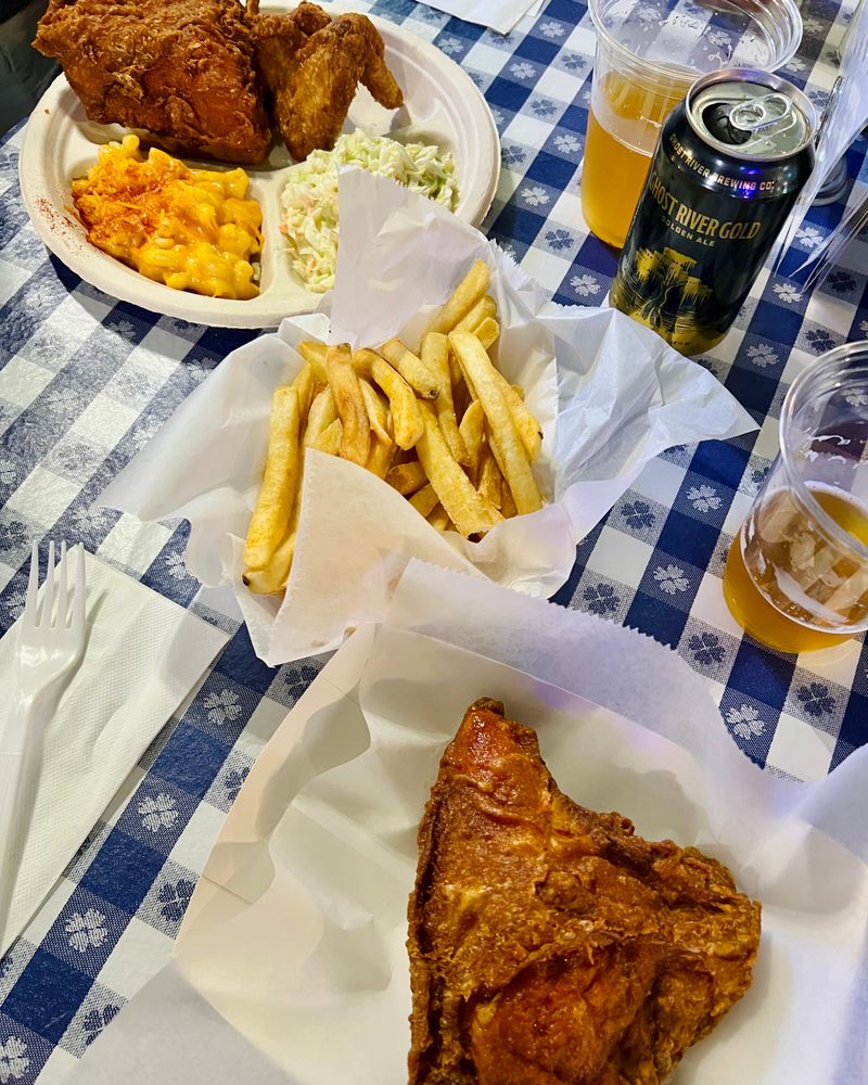 Gus&rsquo;s World Famous Fried Chicken &mdash; Memphis, Tennessee