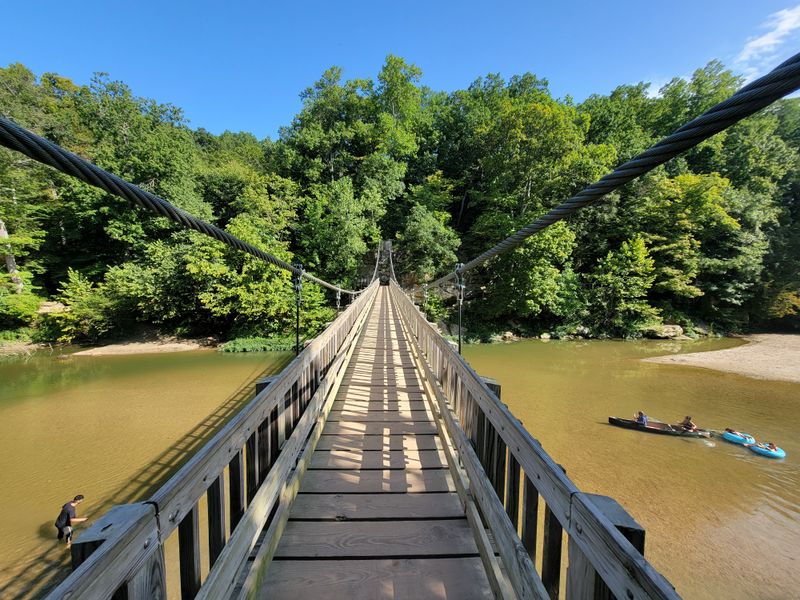 Practical Guide: Maps, Safety, and Hours