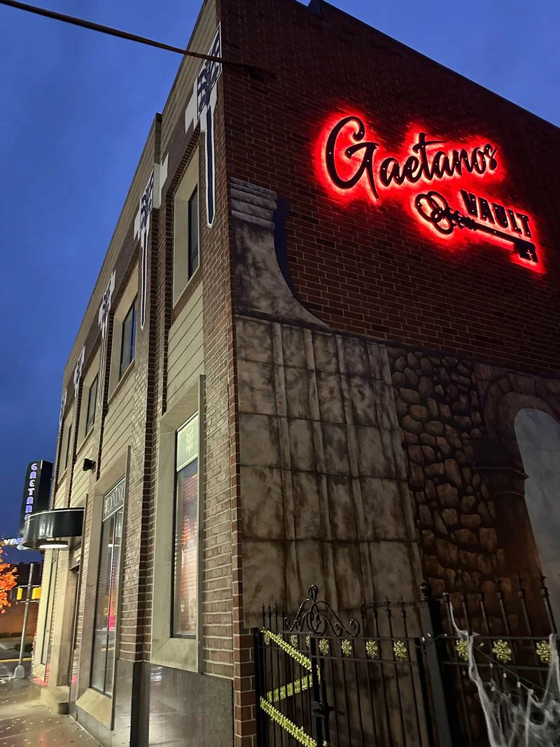 Ambiance: Roaring 20s Meets Small Town Charm