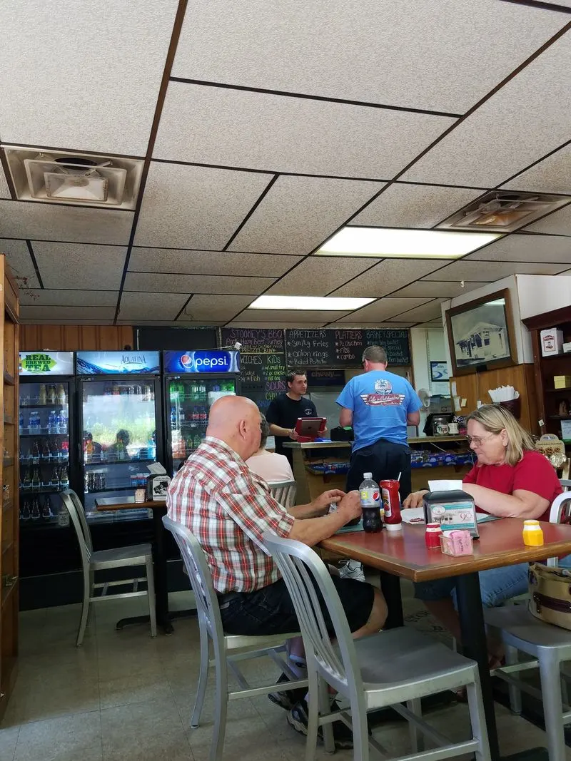 Dine In Vibes on East Poplar Street