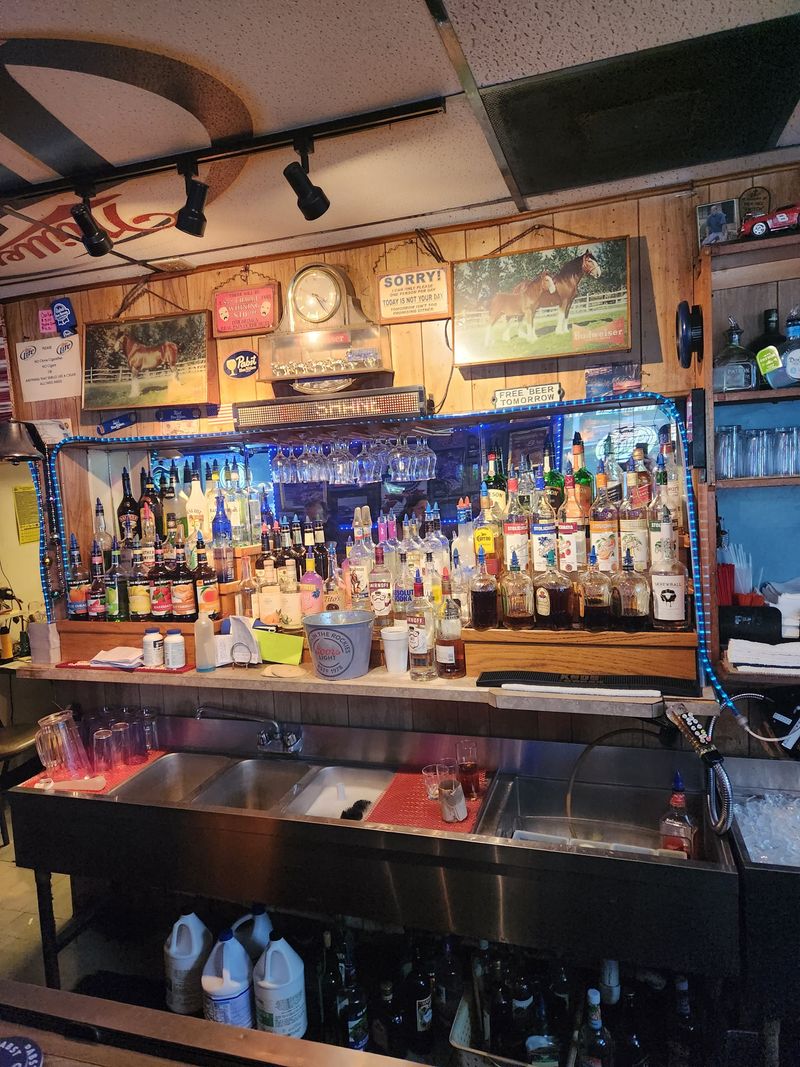 Atmosphere check: dive charm and smoke