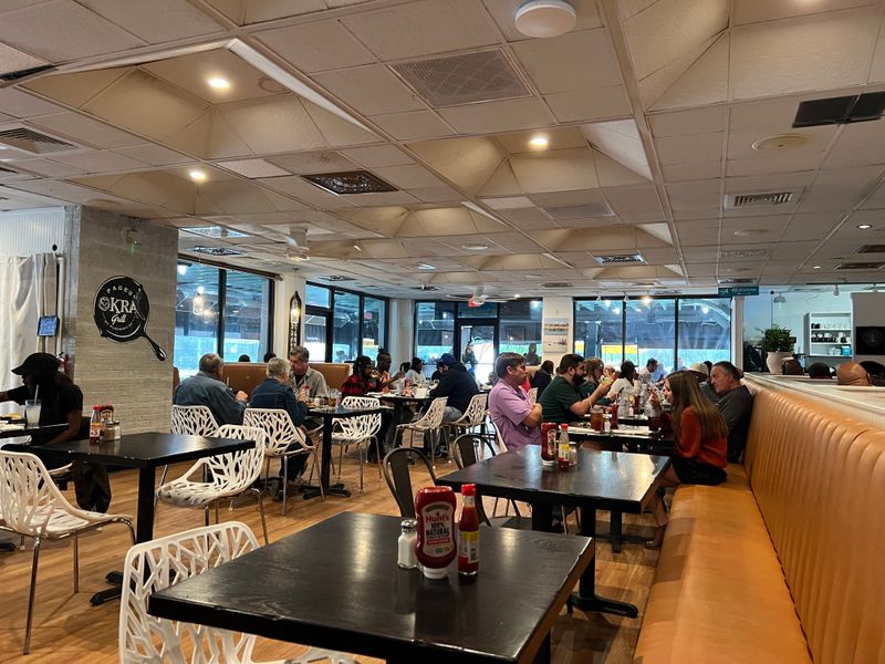 What Locals Say: Service, Vibes, and Consistency