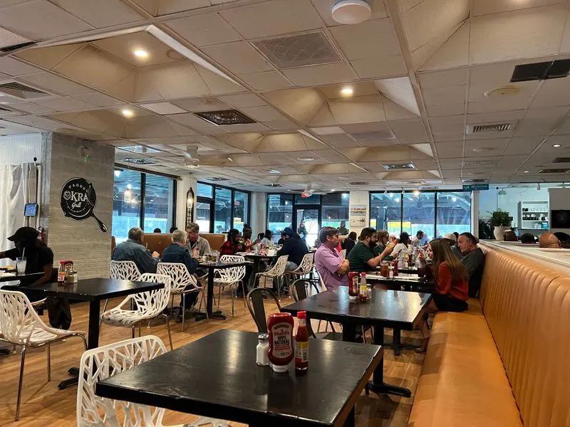 What Locals Say: Service, Vibes, and Consistency