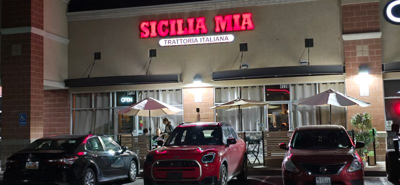 Red-Checkered Booth Atmosphere