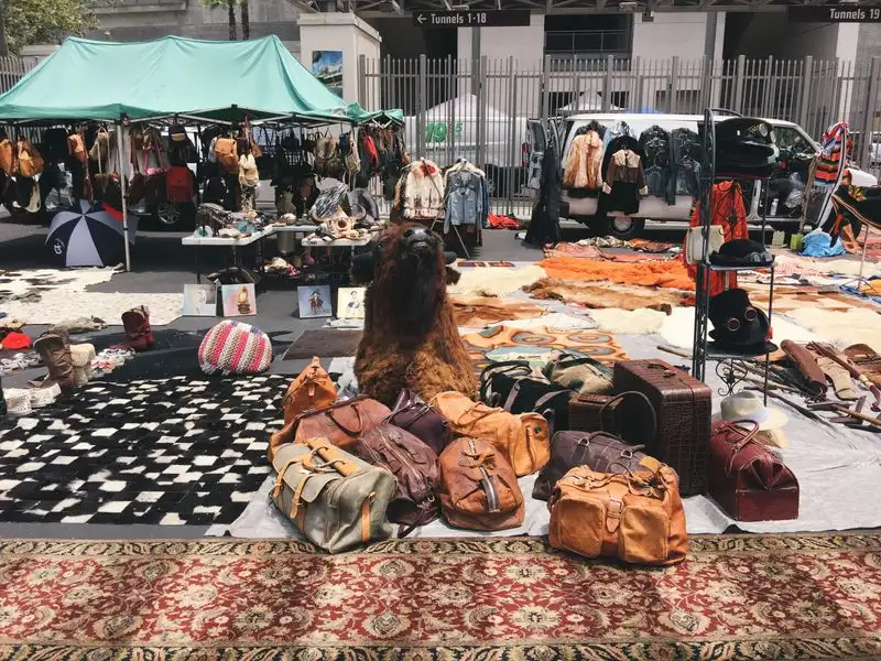 Hunting vintage clothing like a pro