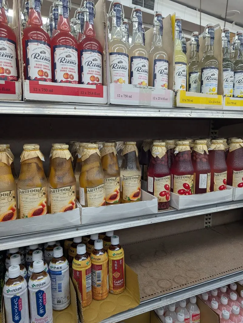 Charming Grocery Atmosphere