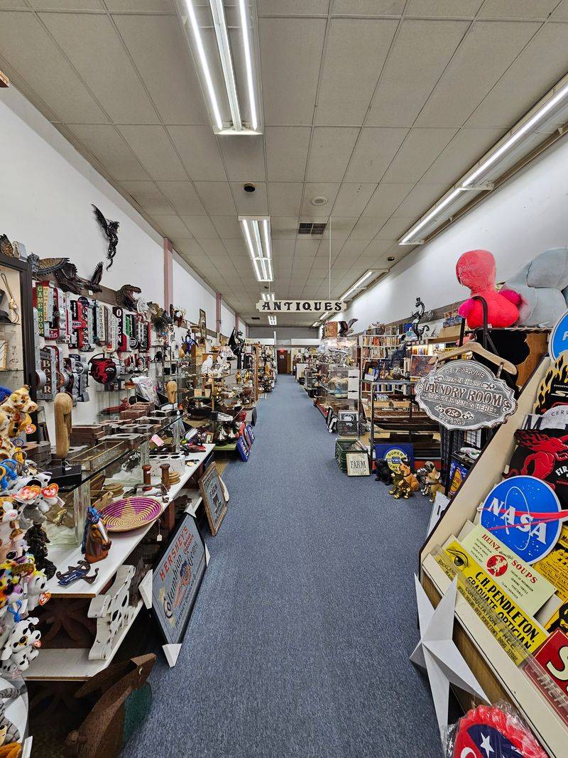 South Dakota &mdash; St. Joe Antiques Mall (Rapid City, SD)