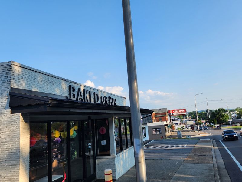 Tennessee &ndash; Baked on 8th &ndash; (Nashville)