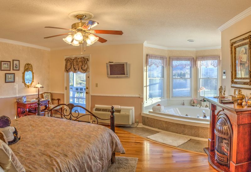 Tennessee &ndash; Blue Mountain Mist Country Inn and Cottages, Sevierville, TN