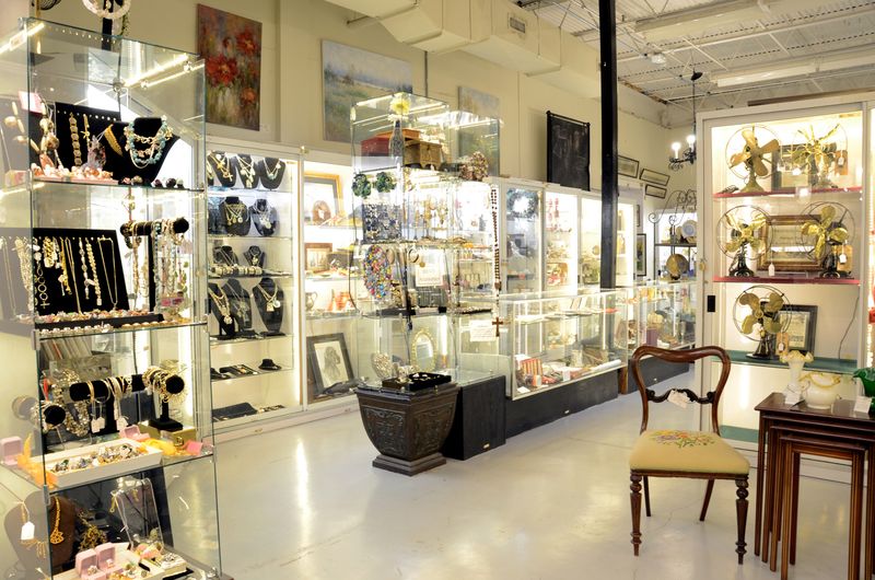 Tennessee &mdash; GasLamp Antiques (Nashville, TN)