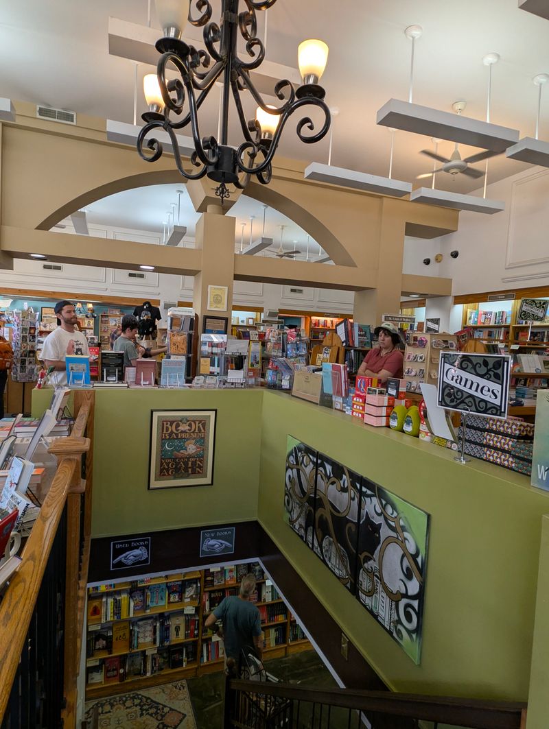 Left Bank Books (St. Louis, Missouri)