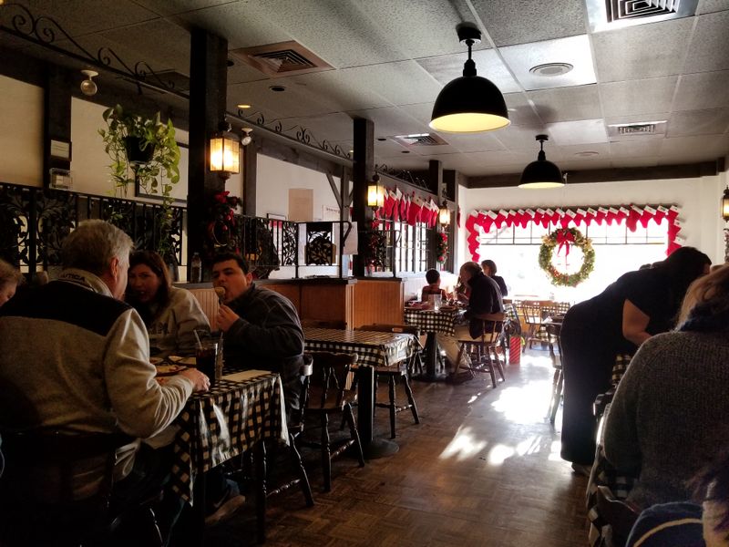 Service, seating, and timing your visit