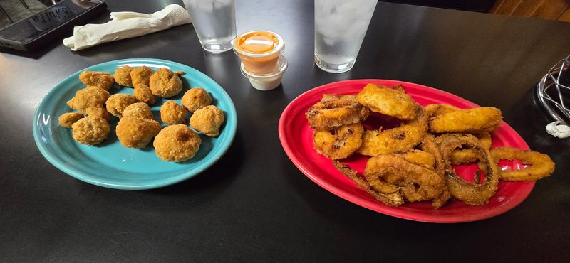 Onion Rings and Fried Mushrooms