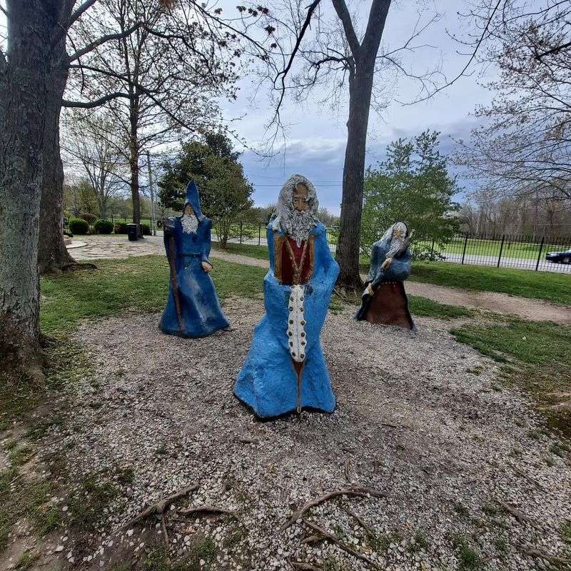 Mosaic Paths and Colorful Details