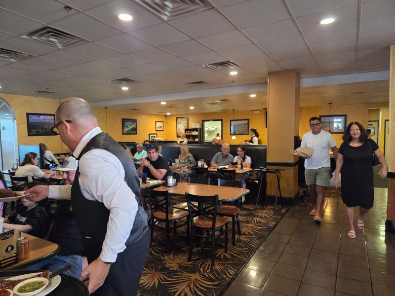 How to navigate the dining areas