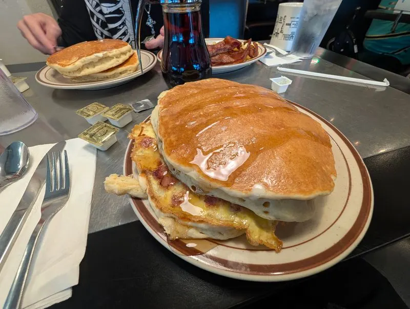 Fluffy Pancakes With Crispy Edges