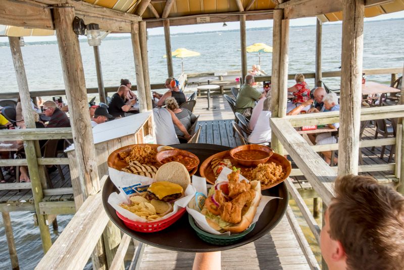 Beachfront Vibes and Lake Weir Views