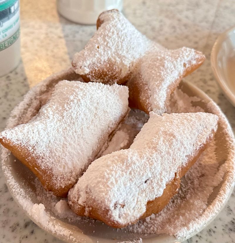 Cafe Du Monde &mdash; New Orleans, Louisiana