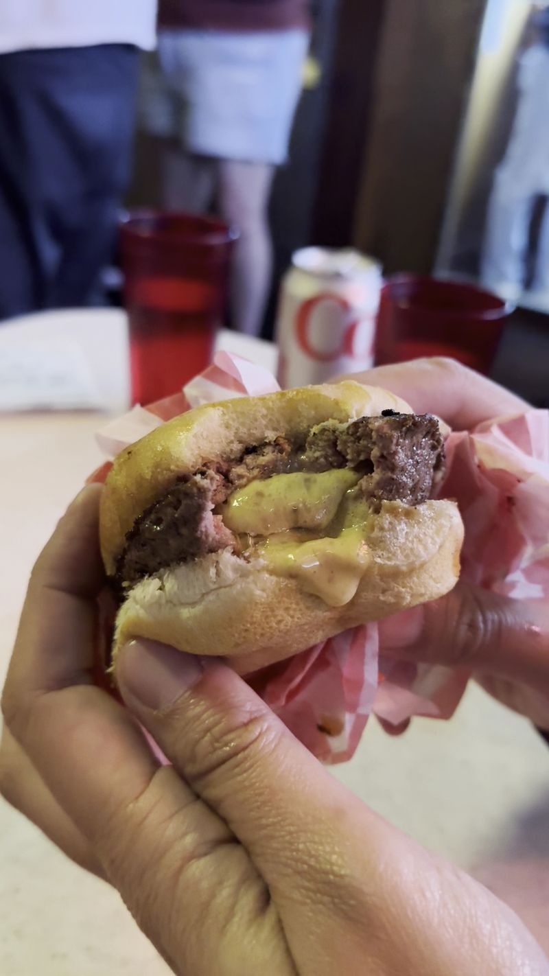How to Eat a Jucy Lucy Without Burns